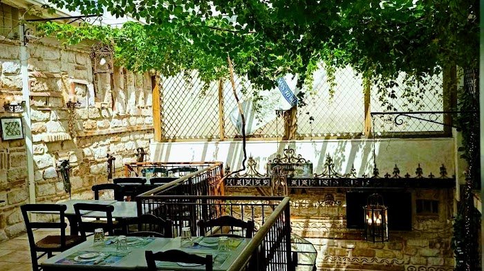 Efcharis Restoranı: Lezzet Yolculuğuna Davet!